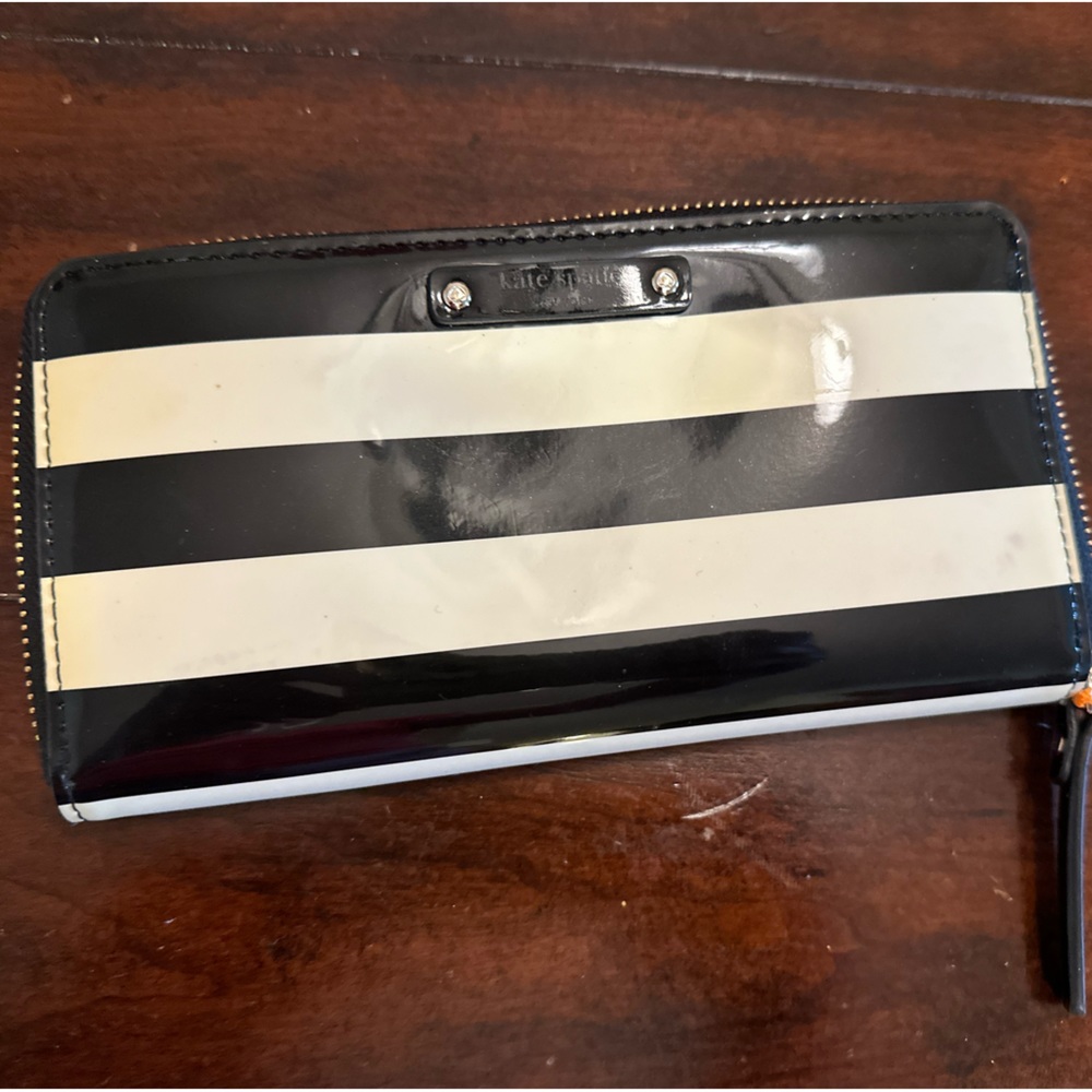 Stunning brand new patent Kate Spade wallet wristlet